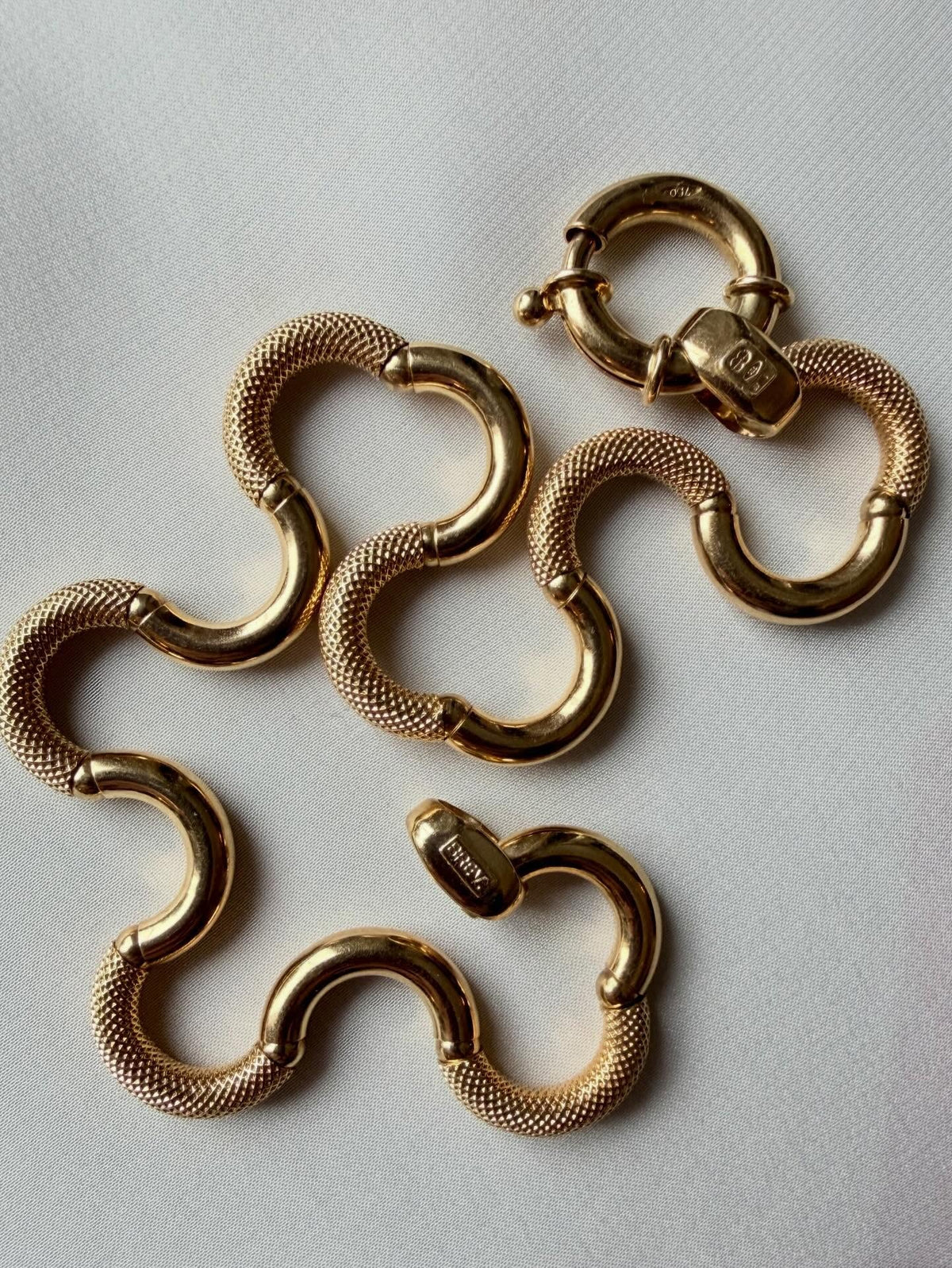 Helix Curve Gold Bracelet