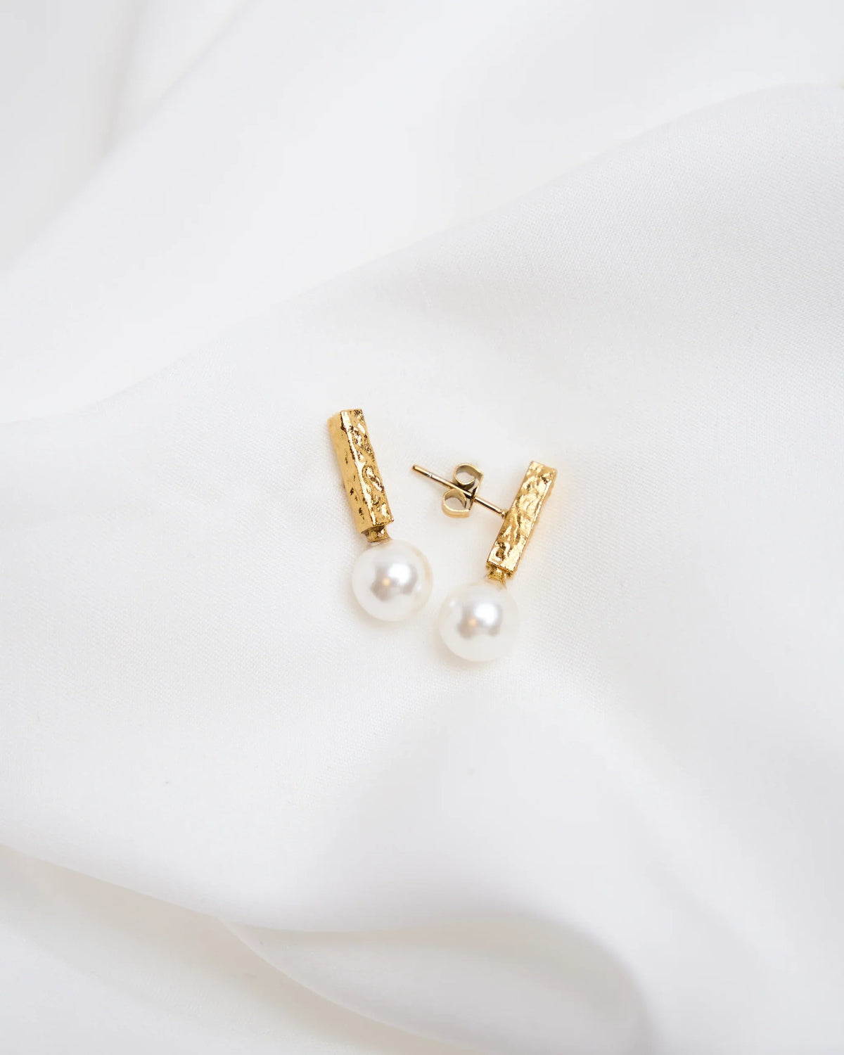 Audrey Pearl Bar Earrings