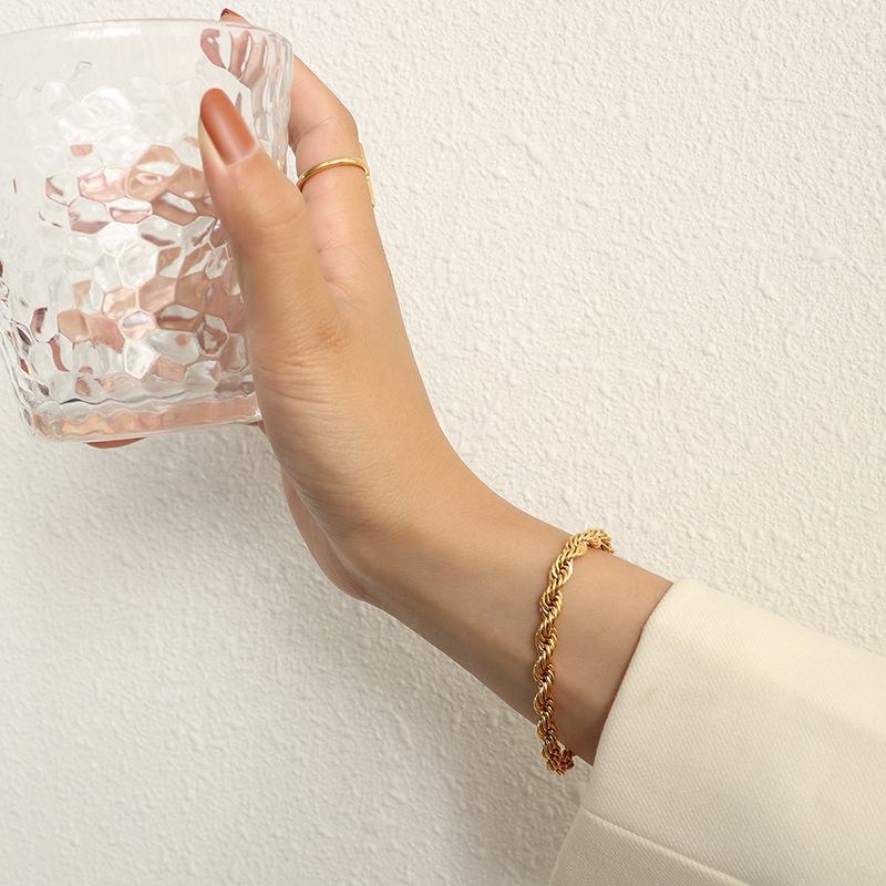 Aurelia Twist Chain Bracelet